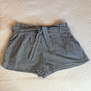 💥💥June & Hudson Small Blue/White Striped Shorts